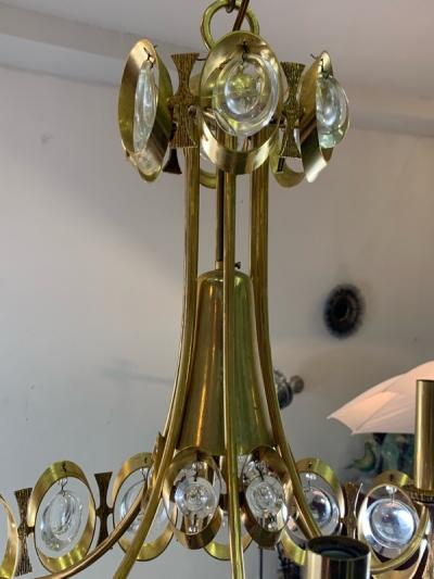 Gaetano Sciolari GAETANO SCIOLARI MODERNIST GOLDTONE AND GLASS PRISM CHANDELIER