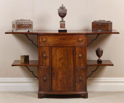 George Hepplewhite Sideboard Serving Table Buffet in Choice Mahogany of the Georgian Period