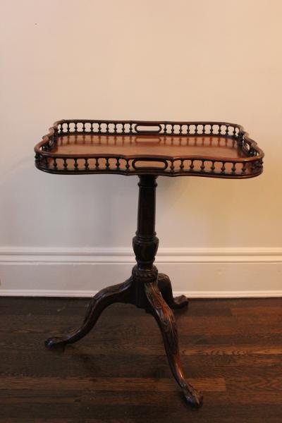 George III Gallery Tripod Tilt Top Table