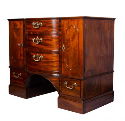 George III Mahogany Chest of Drawers Attributed to Wright and Elwick