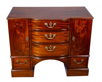 George III Mahogany Chest of Drawers Attributed to Wright and Elwick