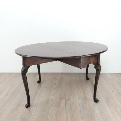 George III Round Mahogany Drop Leaf Table England circa 1780
