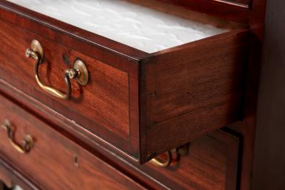 Georgian Bachelors Chest