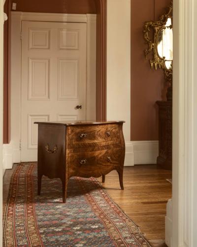 Georgian English Hepplewhite Period Serpentine Mahogany Commode Chest