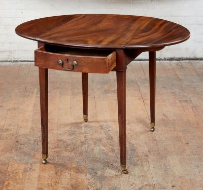 Georgian Mahogany Oval Pembroke Table