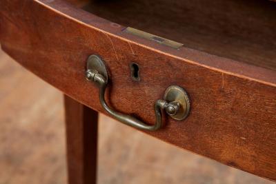 Georgian Mahogany Oval Pembroke Table