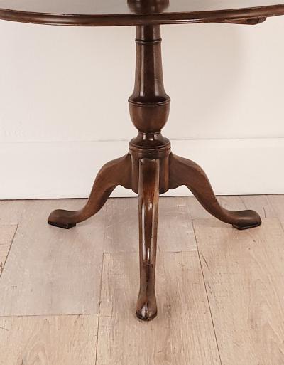 Georgian Mahogany Serving Pedestal Table Dumbwaiter 19th century or earlier