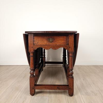 Georgian Oak or Elm Round Dropleaf Table England circa 1720