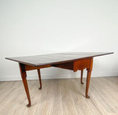 Georgian Pad Foot Dropleaf Table England circa 1780