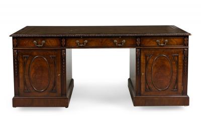 Georgian style mahogany kneehole desk