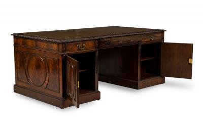 Georgian style mahogany kneehole desk
