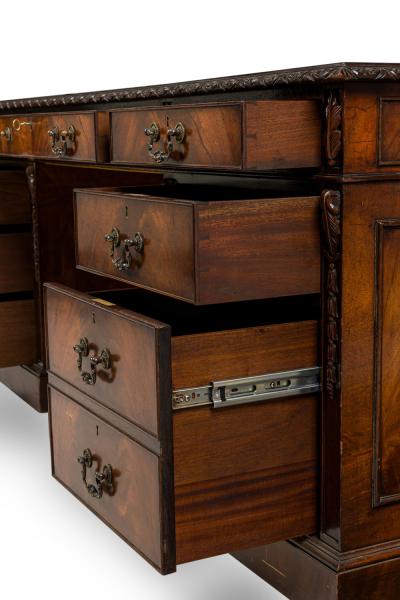 Georgian style mahogany kneehole desk