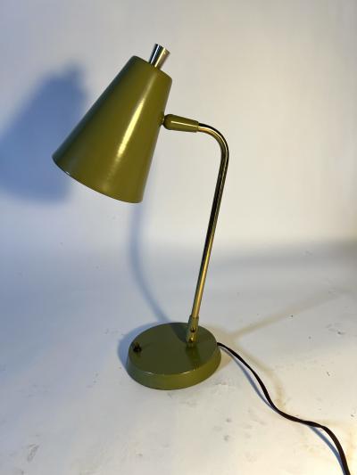 Gerald Thurston AVACADO GREEN GERALD THURSTON MCM LIGHTOLIER ARTICULATED DESK TABLE LAMP