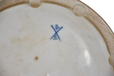 German Meissen Porcelain Painted Gilt Gold Decorated Centerpiece Urn Campana