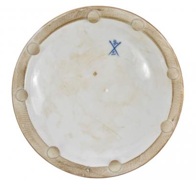 German Meissen Porcelain Painted Gilt Gold Decorated Centerpiece Urn Campana