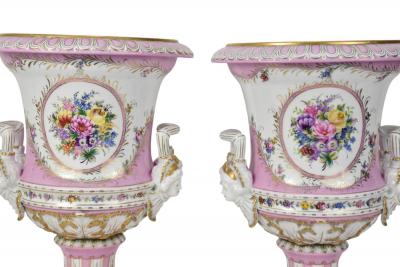 German Meissen Porcelain Painted Gilt Gold Decorated Centerpiece Urn Campana
