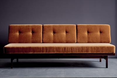 Gianfranco Frattini Daybed 882 by Gianfranco Frattini for Cassina in newly upholstered brown Mohair