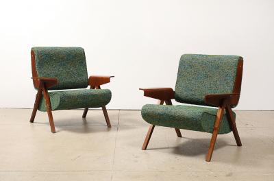 Gianfranco Frattini Pair of 831 Lounge Chairs by Gianfranco Frattini for Cassina