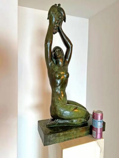 Gilbert Auguste Privat Nude Girl Venus doves grapes Art Deco Ve nus Bronze colombes aux raisins