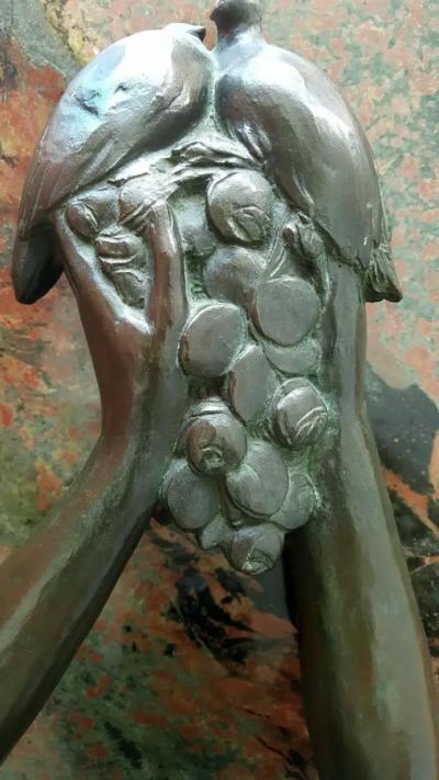 Gilbert Auguste Privat Nude Girl Venus doves grapes Art Deco Ve nus Bronze colombes aux raisins