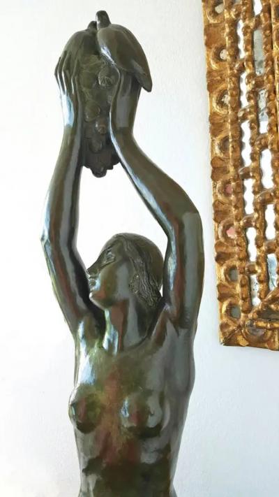 Gilbert Auguste Privat Nude Girl Venus doves grapes Art Deco Ve nus Bronze colombes aux raisins