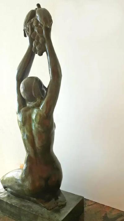 Gilbert Auguste Privat Nude Girl Venus doves grapes Art Deco Ve nus Bronze colombes aux raisins
