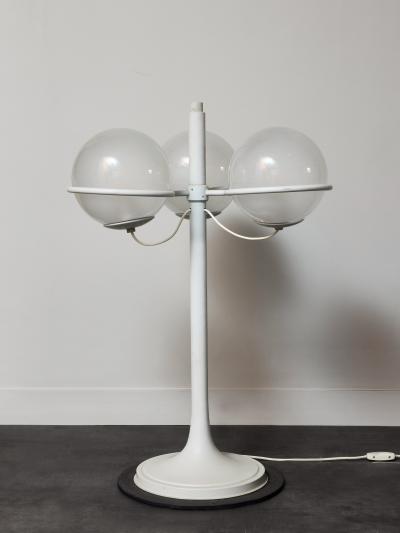 Gino Sarfatti Gino Sarfatti 543 Lamp for Arteluce White Lacquered Metal and Opaline Globes