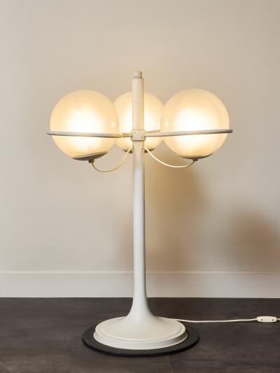 Gino Sarfatti Gino Sarfatti 543 Lamp for Arteluce White Lacquered Metal and Opaline Globes