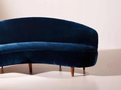 Gio Ponti Curved sofa in wood and velvet upholstery Italy 1950s