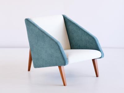 Gio Ponti Gio Ponti Attributed Armchair in Leli vre Fabric and Beech Italy Late 1950s