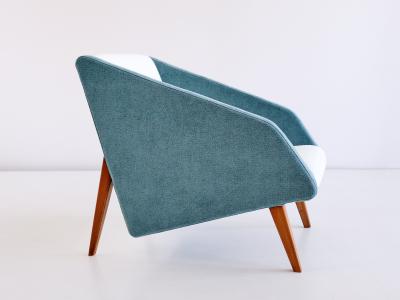 Gio Ponti Gio Ponti Attributed Armchair in Leli vre Fabric and Beech Italy Late 1950s