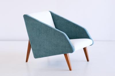 Gio Ponti Gio Ponti Attributed Armchair in Leli vre Fabric and Beech Italy Late 1950s
