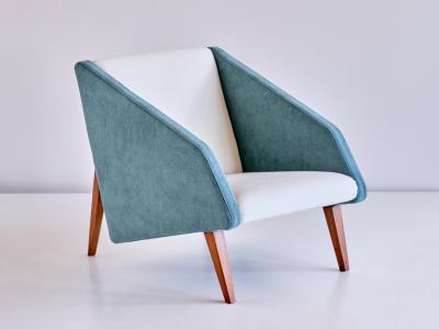 Gio Ponti Gio Ponti Attributed Armchair in Leli vre Fabric and Beech Italy Late 1950s