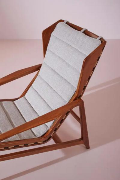 Gio Ponti Gio Ponti Model 811 armchair made of walnut and rubber Cassina Italy 1957