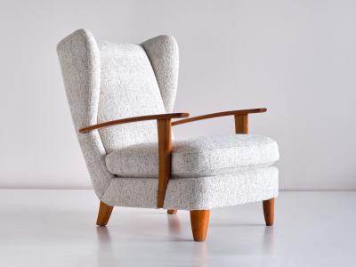 Gio Ponti Gio Ponti Wingback Chair in Cherry Wood and M lange Nobilis Fabric Italy 1929