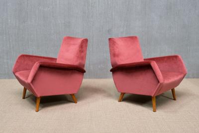 Gio Ponti Pair of Gio Ponti Armchairs in Coral Red Velvet and Beech Asko Finland 1957