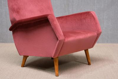 Gio Ponti Pair of Gio Ponti Armchairs in Coral Red Velvet and Beech Asko Finland 1957