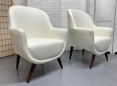 Gio Ponti Pair of Mid Century Modern Italian Style Lounge Chairs