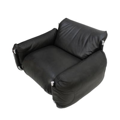 Giuseppe Munari Pair of Black Armchairs Designed by Giuseppe Munari for Poltrona Munari 1970s