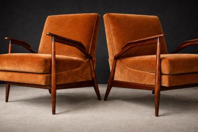 Giuseppe Scapinelli Giuseppe Scapinelli Pair of Armchairs in Cavi na Burnt Caramel Mohair Velvet
