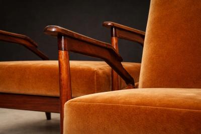 Giuseppe Scapinelli Giuseppe Scapinelli Pair of Armchairs in Cavi na Burnt Caramel Mohair Velvet