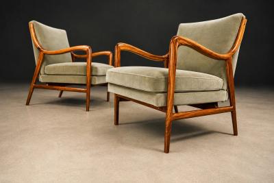 Giuseppe Scapinelli Pair of Sculptural Armchairs by Giuseppe Scapinelli in Cavi na Wood Mohair