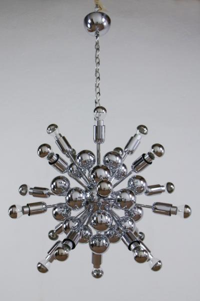 Goffredo Reggiani Italian Space Age Sputnik 20 Lights Chandelier by Reggiani Goffredo 1965s