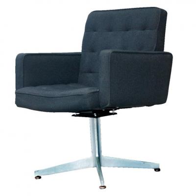 GoodForm Pair of GF Executive Swivel Lounge Armchairs