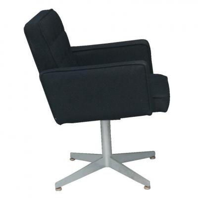 GoodForm Pair of GF Executive Swivel Lounge Armchairs