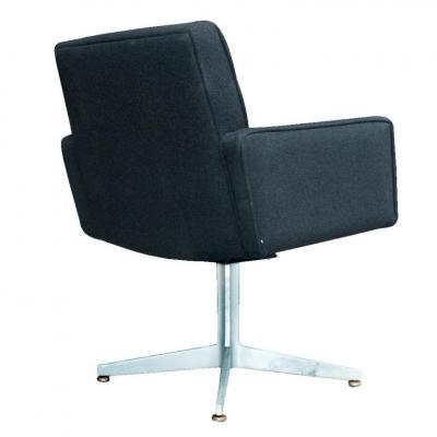 GoodForm Pair of GF Executive Swivel Lounge Armchairs