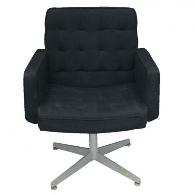 GoodForm Pair of GF Executive Swivel Lounge Armchairs