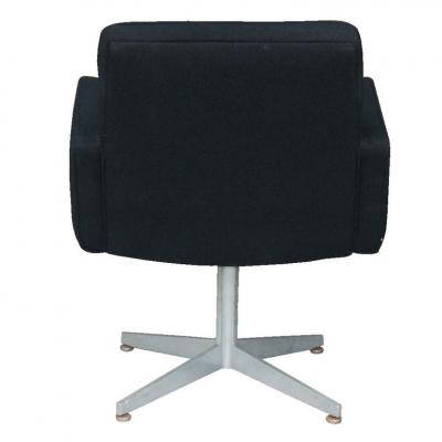 GoodForm Pair of GF Executive Swivel Lounge Armchairs