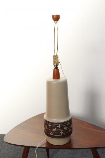 Gordon Jane Martz Vintage Gordon and Jane Martz Taupe Ceramic and Walnut Table Lamp with Finial