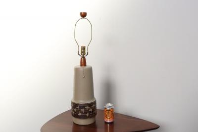 Gordon Jane Martz Vintage Gordon and Jane Martz Taupe Ceramic and Walnut Table Lamp with Finial